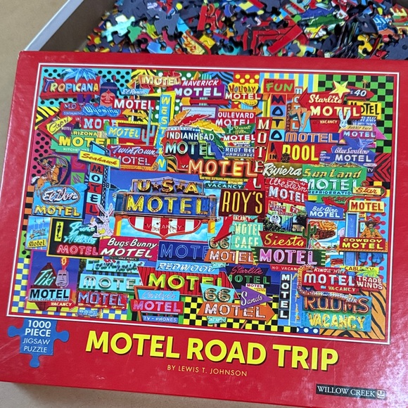 Willow Creek Other - 1000-pc Motel Road Trip Jigsaw Puzzle (K)